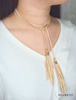 Naszyjnik choker beżowy rzemyk z chwostami i złotymi dodatkami DIA-NSZ-0077-BEŻ Ż. Ciekawy, oryginalny naszyjnik choker to dodatek idealny na lato. Choker to obecnie jeden z najmodniejszych rodzajów naszyjników, .JPG